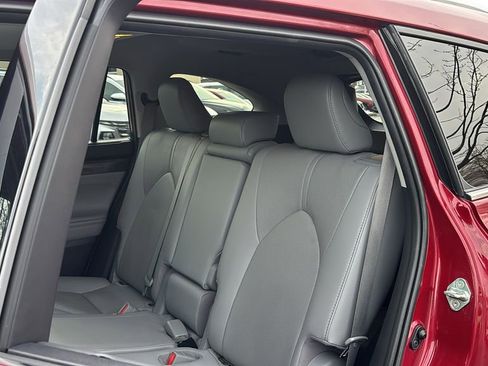 Used 2020 Toyota Highlander Limited image 27