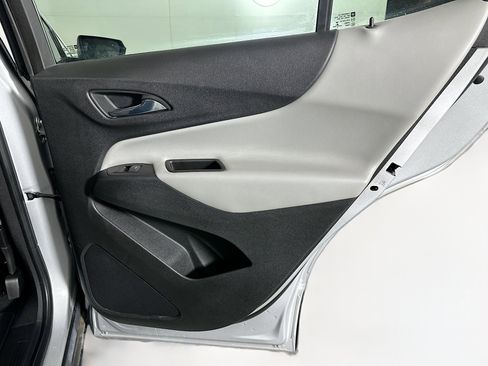 Used 2018 Chevrolet Equinox LS image 27