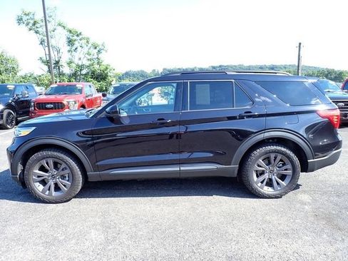 Used 2024 Ford Explorer XLT w/ Equipment Group 202A AWD/4WD image 2