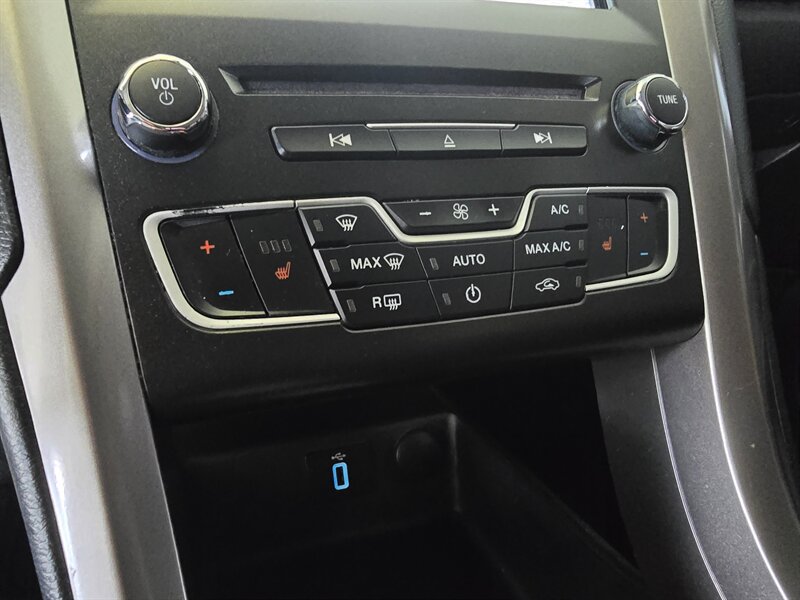 Used 2017 Ford Fusion SE w/ Fusion SE Technology Package FWD image 24