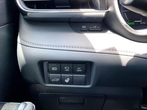 Used 2025 Toyota Highlander Limited AWD/4WD image 34
