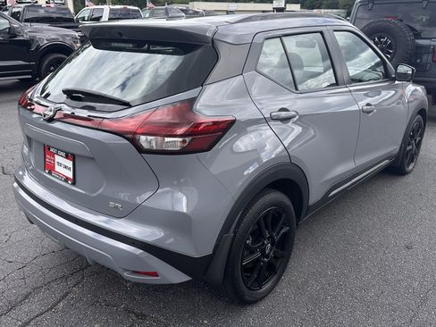 Used 2022 Nissan Kicks SR w/ Premium Package FWD image 6