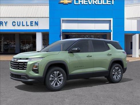 New 2026 Chevrolet Equinox LT FWD image 2