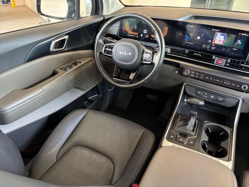 Used 2026 Kia Carnival FWD image 32
