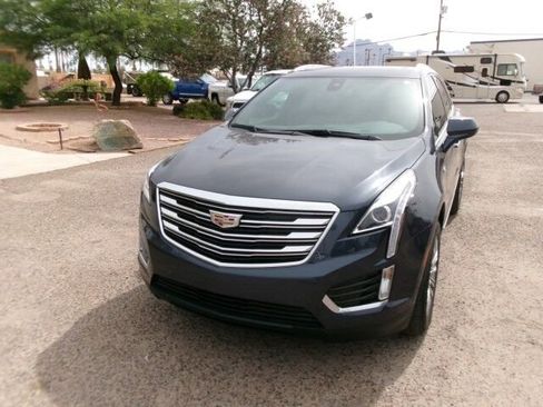Used 2018 Cadillac XT5 Luxury w/ Driver Awareness Package FWD image 2