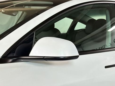 Used 2023 Tesla Model 3 Standard Range image 4