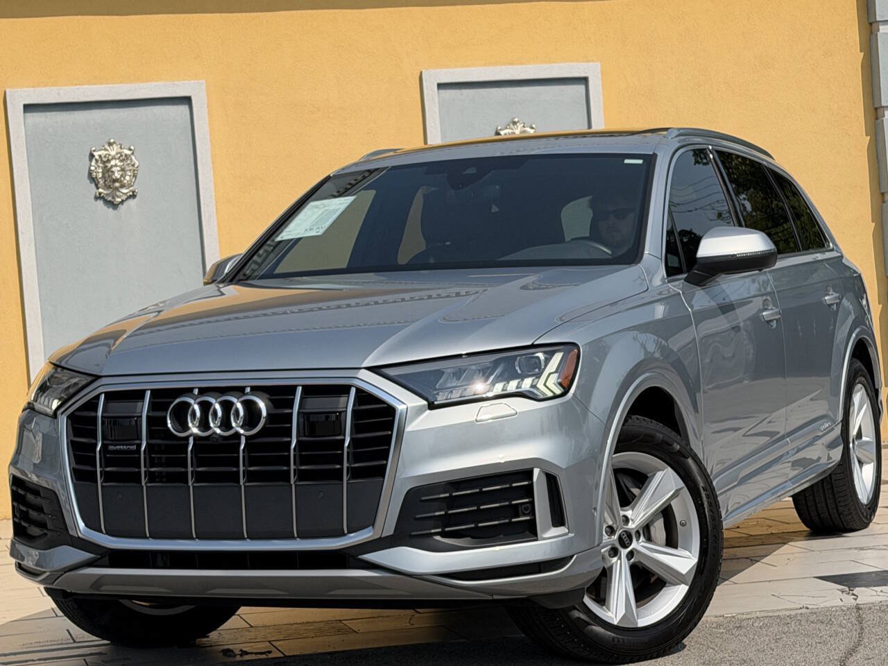 Used 2023 Audi Q7 2.0T Premium Plus w/ Premium Plus Package AWD/4WD image 3