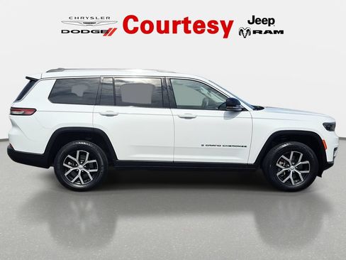 Certified 2023 Jeep Grand Cherokee L Limited AWD/4WD image 2