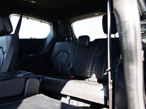 Used 2019 Chrysler Pacifica Touring-L w/ Advanced Safetytec Group FWD image 23