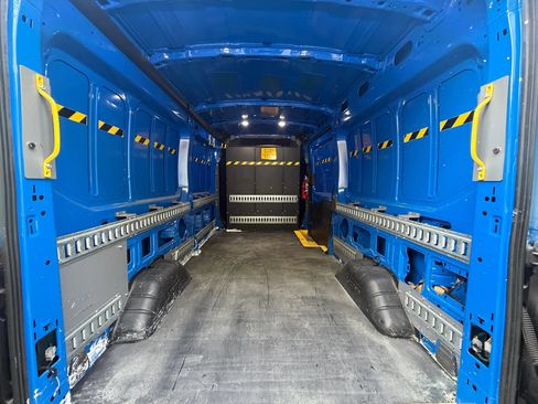 Used 2020 Ford Transit 250 Medium Roof RWD image 4