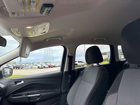 Used 2017 Ford Escape SE w/ Equipment Group 201A image 6