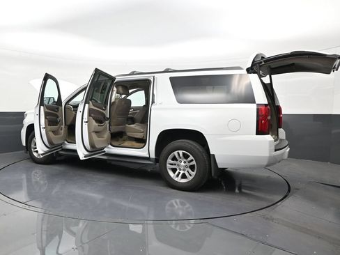 Used 2018 Chevrolet Suburban LT RWD image 31