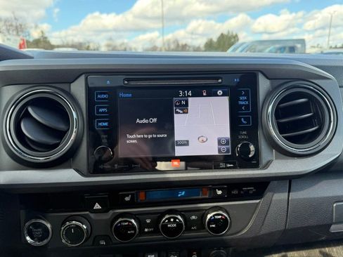 Used 2018 Toyota Tacoma TRD Sport image 13