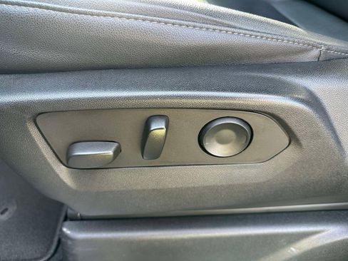 Used 2022 Chevrolet Tahoe Z71 w/ Luxury Package image 19