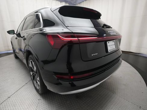 Used 2022 Audi e-tron Premium Plus w/ Premium Plus Package AWD/4WD image 35