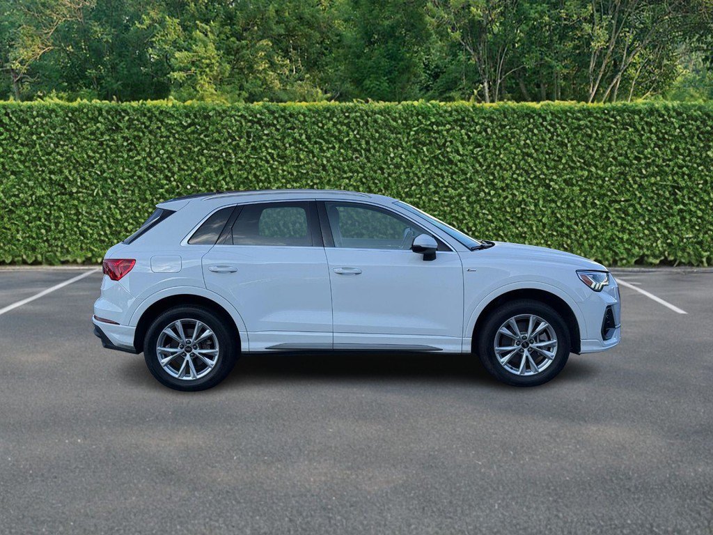 Used 2025 Audi Q3 2.0T Premium AWD/4WD image 2