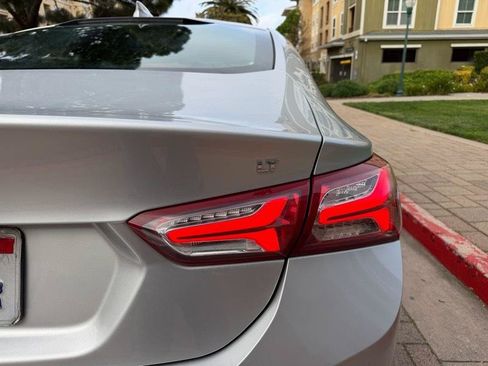 Used 2020 Chevrolet Malibu LT FWD image 22