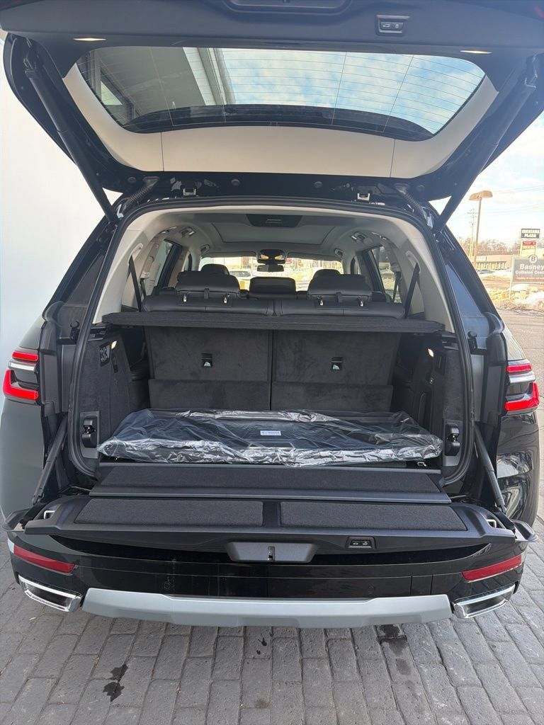 New 2026 BMW X7 xDrive40i w/ Premium Package AWD/4WD image 9