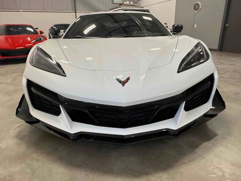 Used 2024 Chevrolet Corvette Z06 w/ Z07 Performance Package w/ Z07 Performance Package RWD image 17