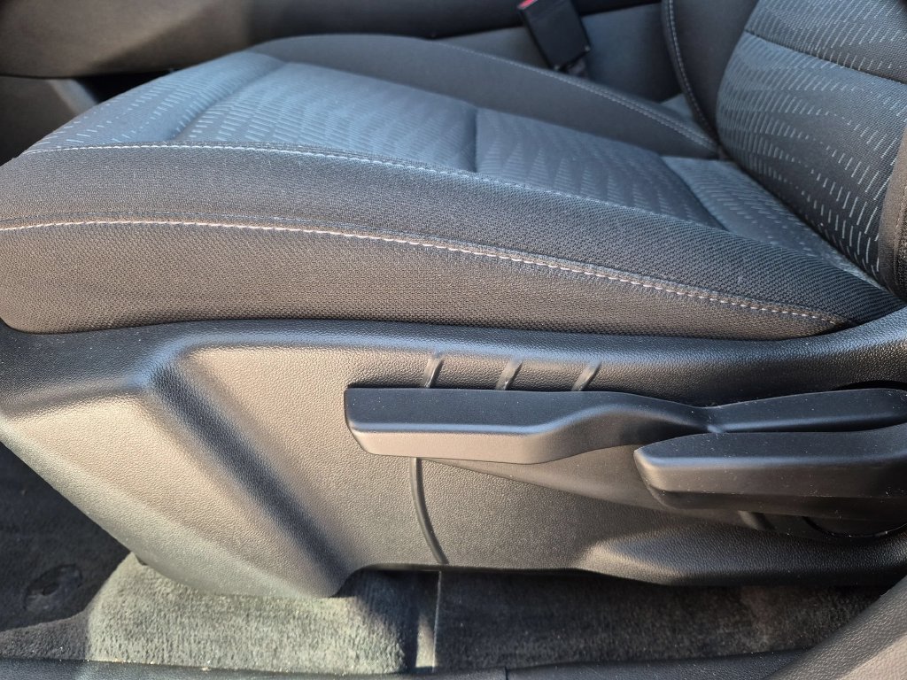 Used 2026 Chevrolet Equinox LT AWD/4WD image 14