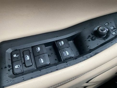 Used 2022 Jeep Grand Cherokee Limited w/ Luxury Tech Group II image 19