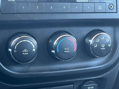 Used 2016 Jeep Patriot Sport image 21