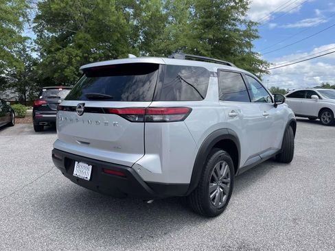 Used 2025 Nissan Pathfinder SV AWD/4WD image 3