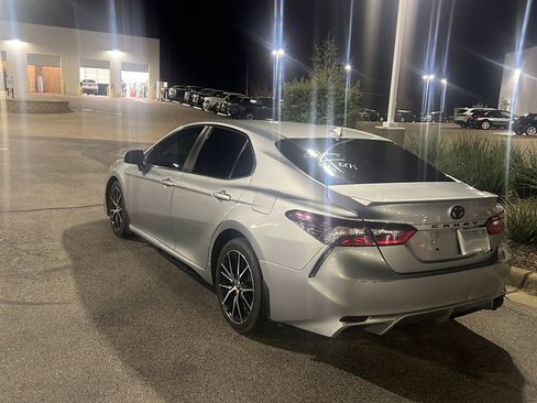 Used 2021 Toyota Camry SE image 7