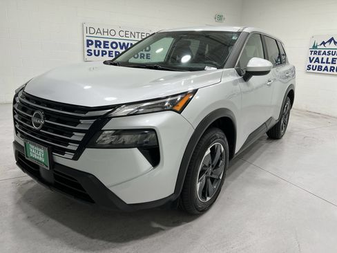 Used 2025 Nissan Rogue SV AWD/4WD image 4