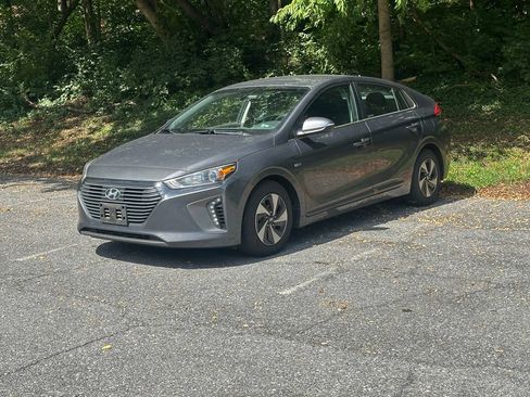 Used 2019 Hyundai Ioniq SEL FWD image 3