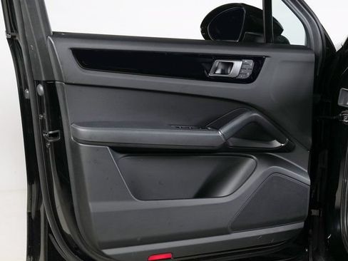 Certified 2023 Porsche Cayenne AWD/4WD image 28