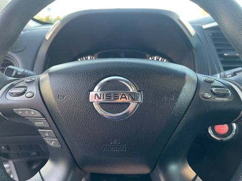 Used 2017 Nissan Pathfinder S image 32