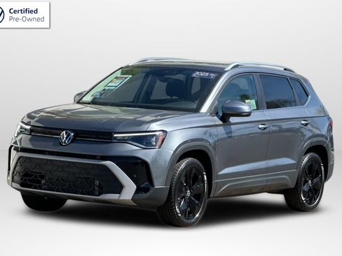 Used 2025 Volkswagen Taos SE w/ Panoramic Sunroof Package image 1