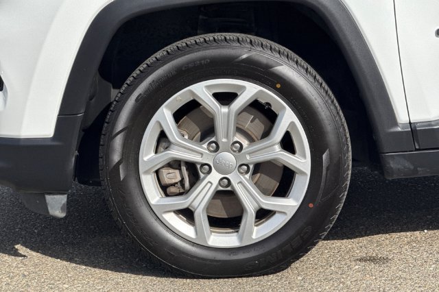 Used 2024 Jeep Compass Latitude AWD/4WD image 34