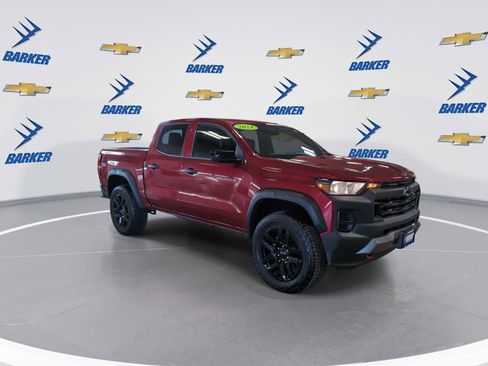 Used 2024 Chevrolet Colorado Trail Boss w/ Technology Package image 2