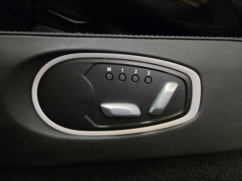 Used 2025 Aston Martin V8 Vantage Coupe RWD image 31