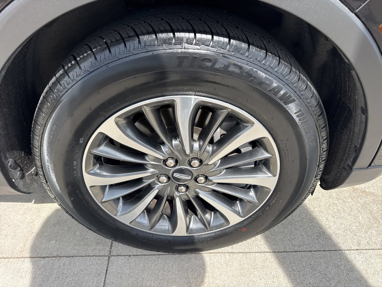 Used 2023 Lincoln Nautilus Reserve AWD/4WD image 17
