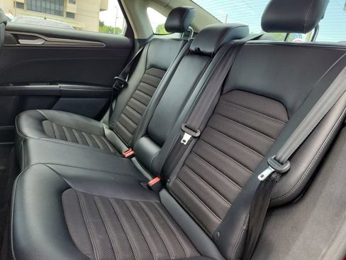 Used 2017 Ford Fusion SE w/ Equipment Group 201A AWD/4WD image 16