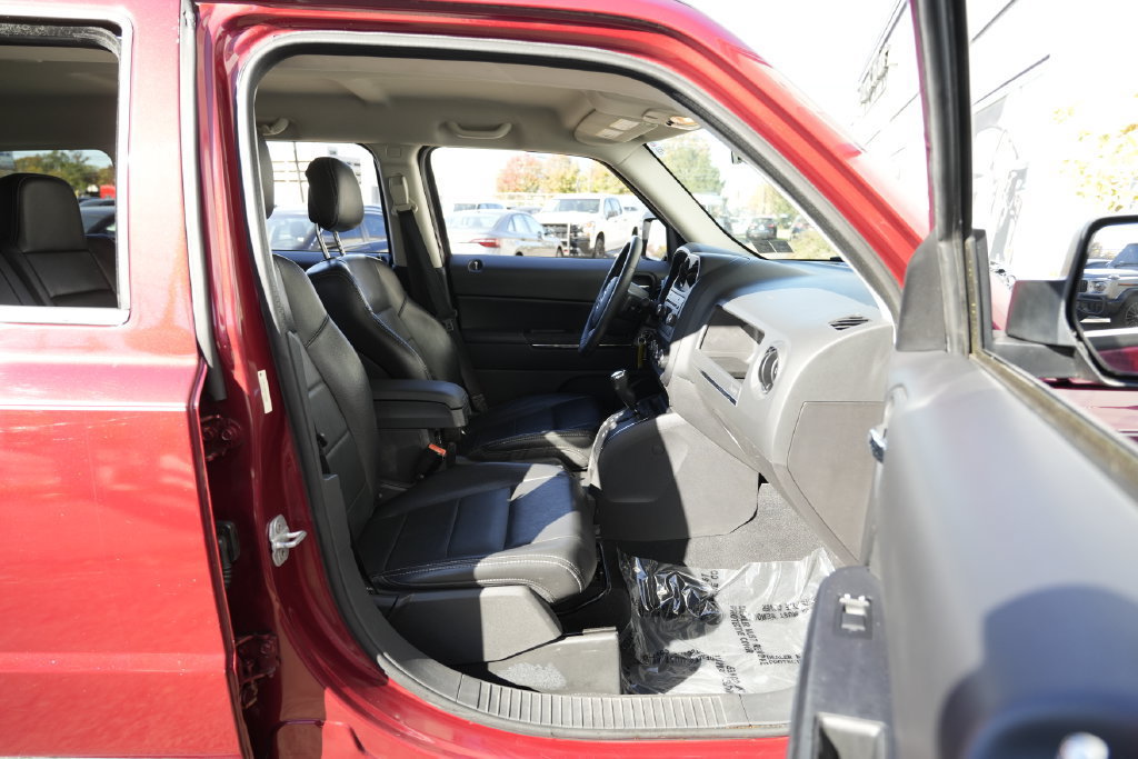 Used 2012 Jeep Patriot Limited AWD/4WD image 32