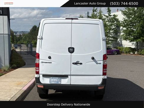 Used 2007 Dodge Sprinter 2500 RWD image 5