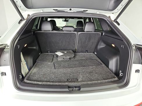 Certified 2023 Volkswagen Atlas Cross Sport SE w/ Panoramic Sunroof Package FWD image 12