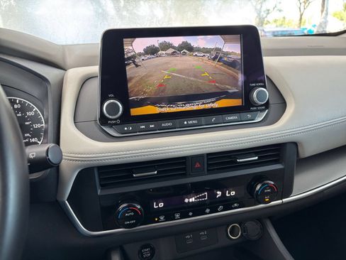 Used 2025 Nissan Rogue SV FWD image 16