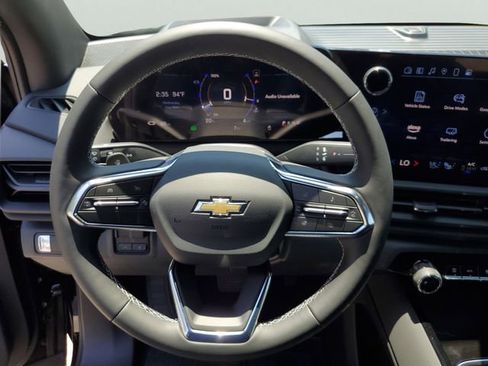 New 2025 Chevrolet Silverado EV LT image 18