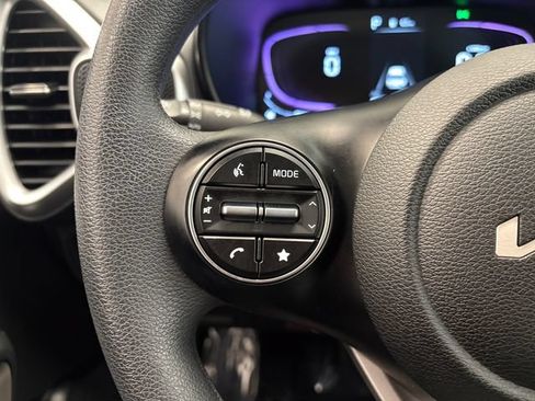 Used 2025 Kia Soul LX w/ LX Technology Package FWD image 12