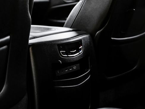Used 2017 Cadillac Escalade Luxury image 37