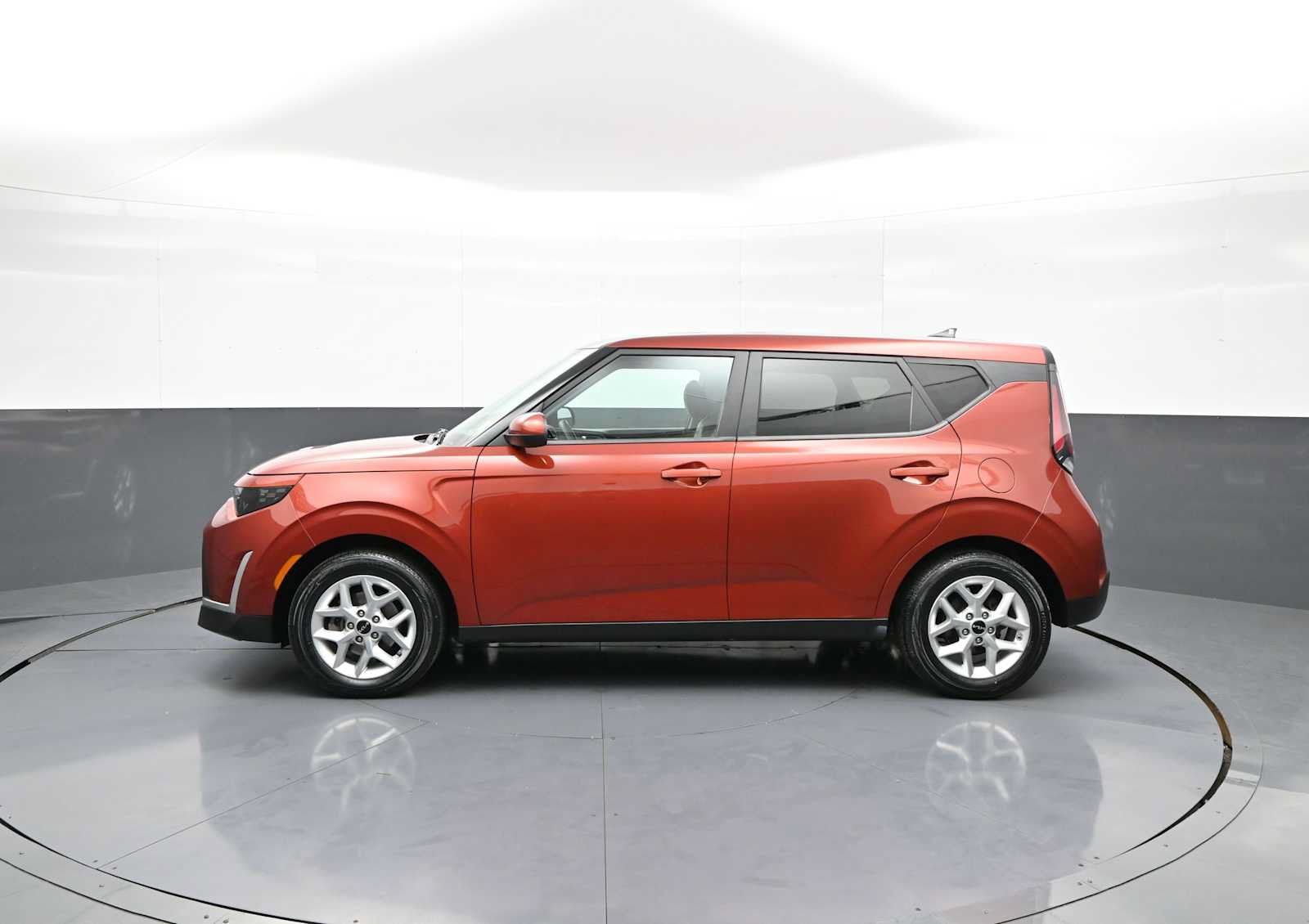 Certified 2023 Kia Soul LX w/ Option Group 015 FWD image 9
