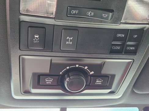 Used 2017 Toyota Tacoma TRD Off-Road AWD/4WD image 23