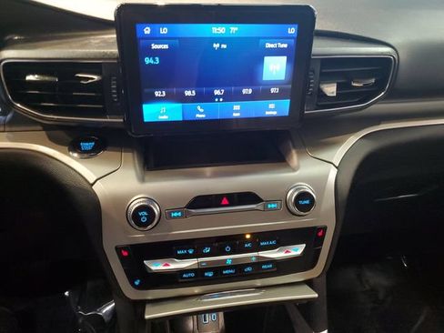 Used 2022 Ford Explorer XLT w/ Equipment Group 202A AWD/4WD image 19