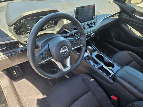 Used 2024 Nissan Altima 2.5 SV FWD image 10