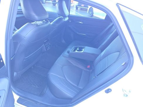 Used 2022 Toyota Avalon Limited image 12